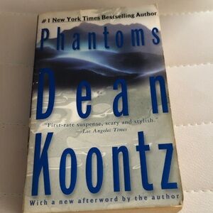 Book paperback Phantoms by Dean Koontz